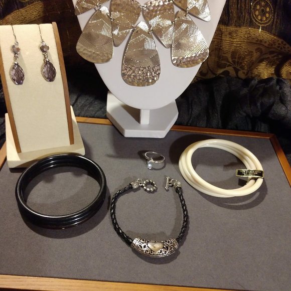 Pretty Mixed Jewelry Lot - Picture 5 of 11